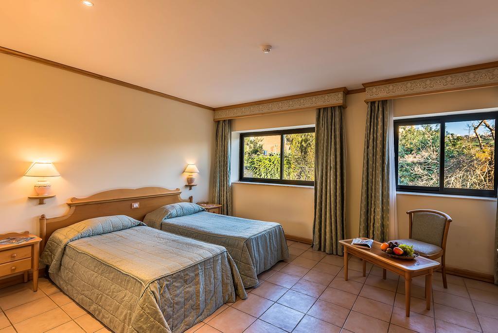 Double Room with Country View,687095577:JPEG